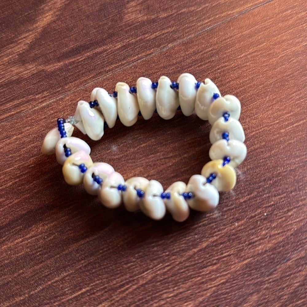 Beaded Shell Bracelet Os - image 2